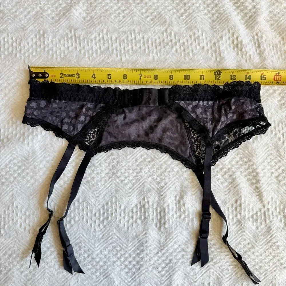 NWOT Hanky Panky After Midnight Bralette (Size S) and Garter (Size M) Set, NWOT